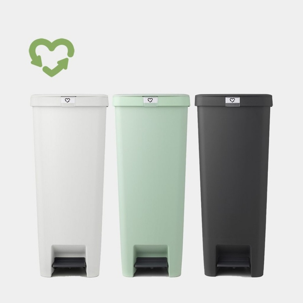 Korkea poljinroskakori 40 l, Brabantia, vaaleanharmaa ryhmässä Säilytys / Siivousvarastointi ja jätteiden lajittelu / Jätteiden lajittelu @ SmartaSaker.se (42396)