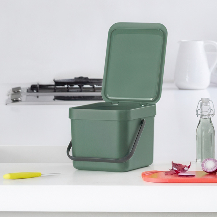 Roska-astia kannella ja kahvalla 6 l, Brabantia, vihreä ryhmässä Säilytys / Siivousvarastointi ja jätteiden lajittelu / Jätteiden lajittelu @ SmartaSaker.se (42762)