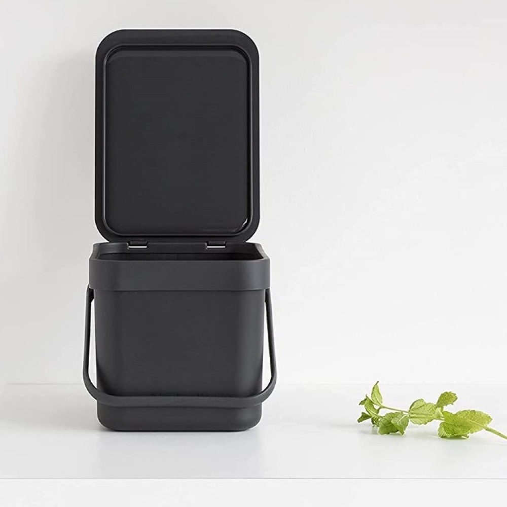 Roska-astia kannella ja kahvalla 6 l, Brabantia, tummanharmaa ryhmässä Säilytys / Siivousvarastointi ja jätteiden lajittelu / Jätteiden lajittelu @ SmartaSaker.se (42763)