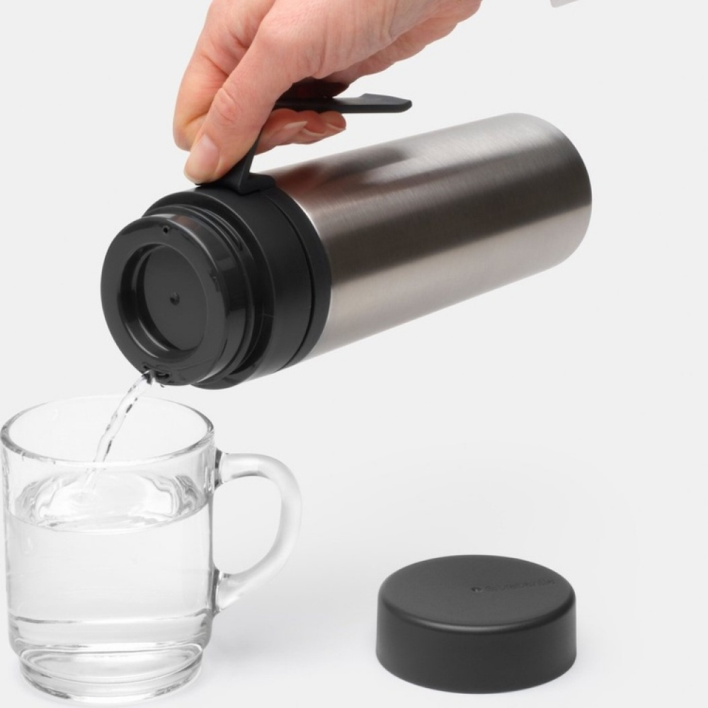 Termospullo kahvalla 0,5 l, Brabantia ryhmässä Säilytys / Keittiön säilytys / Ruoan säilytysastiat / Metalliset eväskotelot @ SmartaSaker.se (42949)