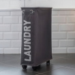 Kapea pyykkikori pyörillä, Laundry