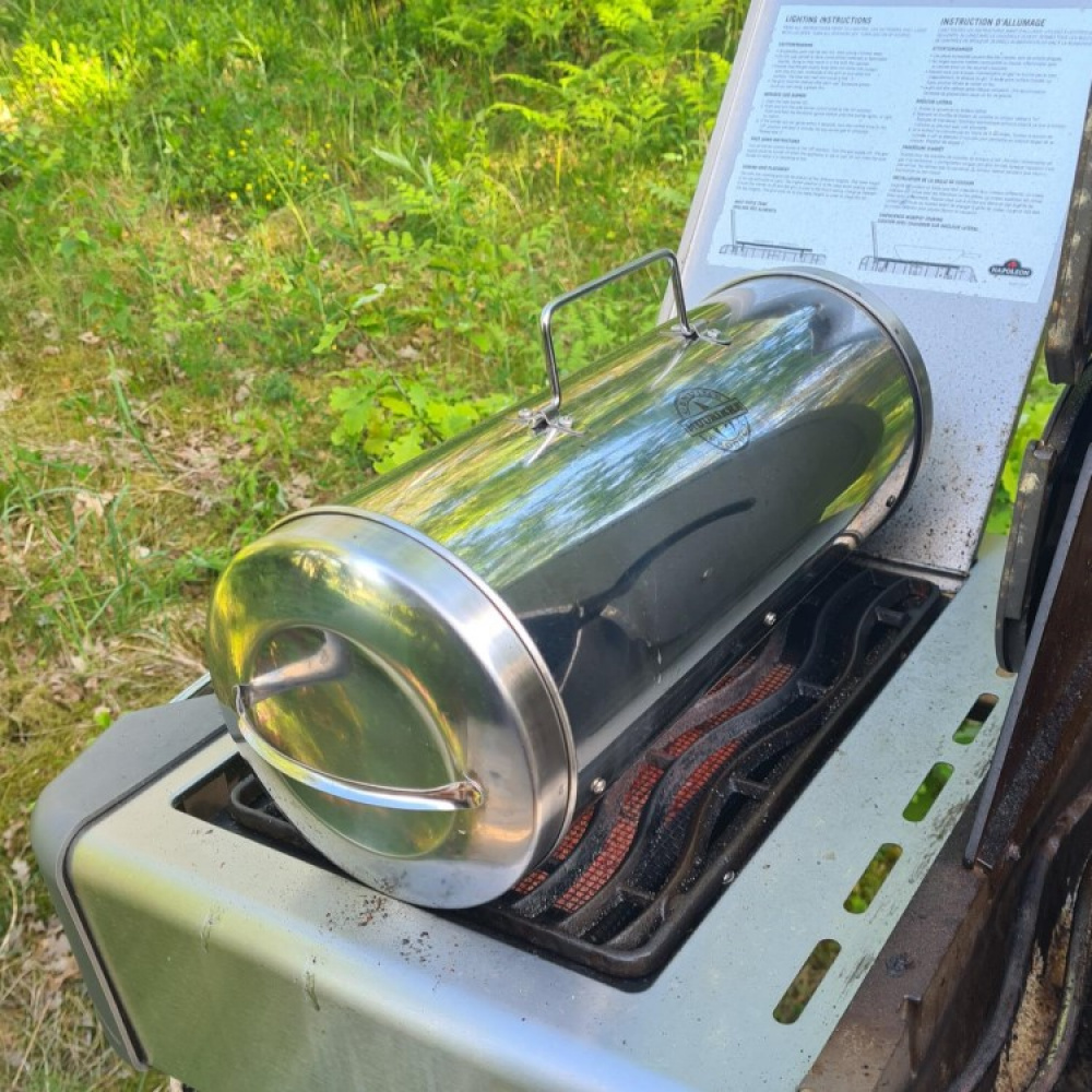Savustustynnyri grilliin, Muurikka ryhmässä Koti / Grillaustarvikkeet @ SmartaSaker.se (lima-340352)